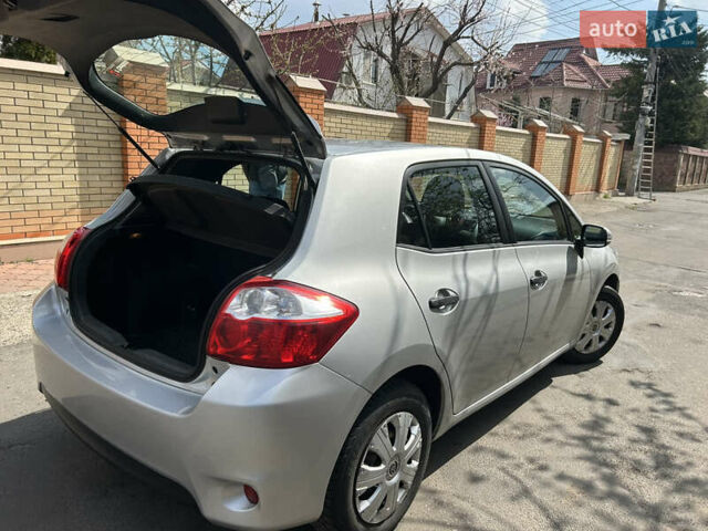 Сірий Тойота Ауріс, об'ємом двигуна 1.4 л та пробігом 205 тис. км за 6800 $, фото 5 на Automoto.ua