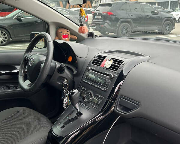 Сірий Тойота Ауріс, об'ємом двигуна 1.6 л та пробігом 244 тис. км за 10200 $, фото 7 на Automoto.ua