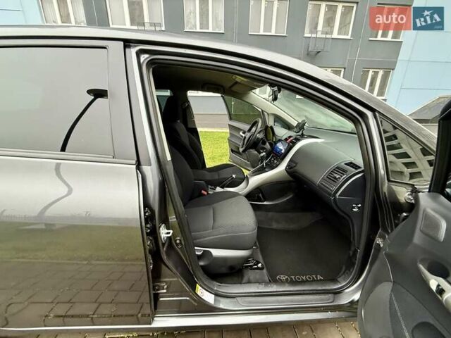 Сірий Тойота Ауріс, об'ємом двигуна 1.6 л та пробігом 89 тис. км за 9999 $, фото 47 на Automoto.ua