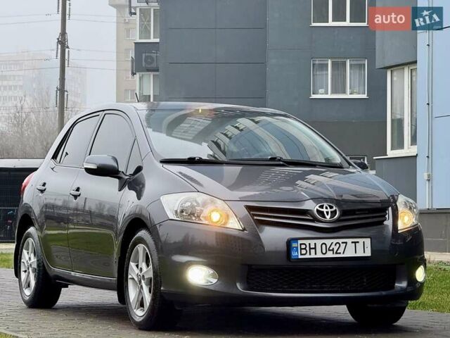 Сірий Тойота Ауріс, об'ємом двигуна 1.6 л та пробігом 89 тис. км за 9999 $, фото 2 на Automoto.ua