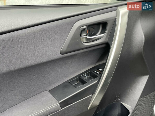 Серый Тойота Аурис, объемом двигателя 2 л и пробегом 171 тыс. км за 8990 $, фото 16 на Automoto.ua