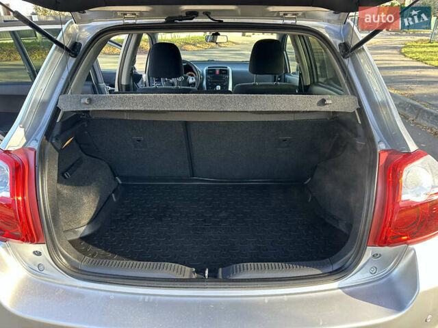 Сірий Тойота Ауріс, об'ємом двигуна 1.6 л та пробігом 190 тис. км за 9999 $, фото 35 на Automoto.ua