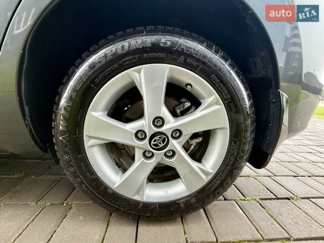 Сірий Тойота Ауріс, об'ємом двигуна 1.6 л та пробігом 89 тис. км за 9999 $, фото 73 на Automoto.ua