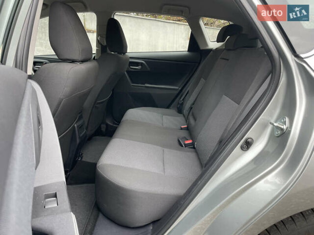 Серый Тойота Аурис, объемом двигателя 2 л и пробегом 171 тыс. км за 8990 $, фото 12 на Automoto.ua