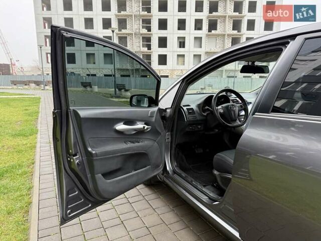 Сірий Тойота Ауріс, об'ємом двигуна 1.6 л та пробігом 89 тис. км за 9999 $, фото 32 на Automoto.ua