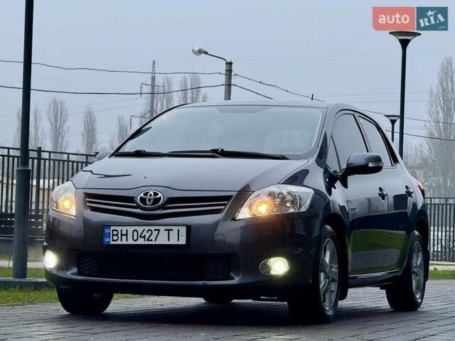 Сірий Тойота Ауріс, об'ємом двигуна 1.6 л та пробігом 89 тис. км за 9999 $, фото 1 на Automoto.ua