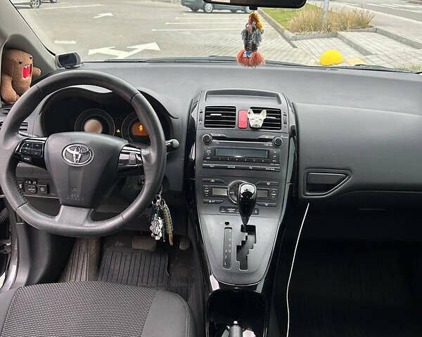 Сірий Тойота Ауріс, об'ємом двигуна 1.6 л та пробігом 244 тис. км за 10200 $, фото 6 на Automoto.ua