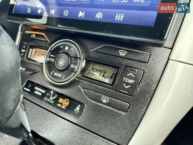 Сірий Тойота Ауріс, об'ємом двигуна 1.6 л та пробігом 89 тис. км за 9999 $, фото 53 на Automoto.ua