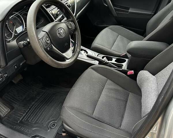 Серый Тойота Аурис, объемом двигателя 1.6 л и пробегом 243 тыс. км за 10600 $, фото 5 на Automoto.ua