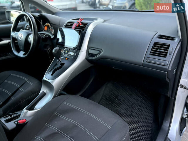 Серый Тойота Аурис, объемом двигателя 1.6 л и пробегом 164 тыс. км за 9500 $, фото 27 на Automoto.ua