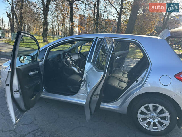 Сірий Тойота Ауріс, об'ємом двигуна 1.6 л та пробігом 190 тис. км за 9999 $, фото 44 на Automoto.ua