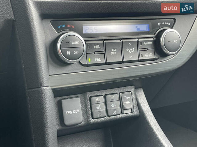 Серый Тойота Аурис, объемом двигателя 2 л и пробегом 171 тыс. км за 8990 $, фото 28 на Automoto.ua