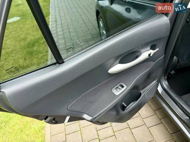 Сірий Тойота Ауріс, об'ємом двигуна 1.6 л та пробігом 89 тис. км за 9999 $, фото 54 на Automoto.ua