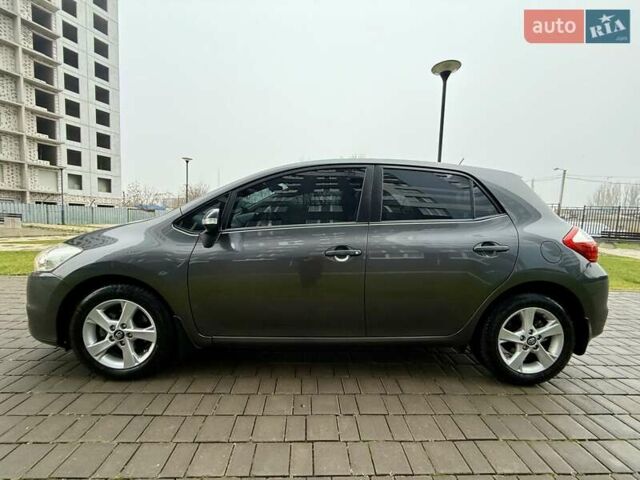 Сірий Тойота Ауріс, об'ємом двигуна 1.6 л та пробігом 89 тис. км за 9999 $, фото 6 на Automoto.ua