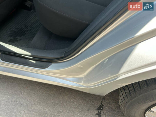 Сірий Тойота Ауріс, об'ємом двигуна 1.4 л та пробігом 205 тис. км за 6800 $, фото 10 на Automoto.ua