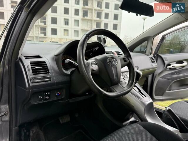 Сірий Тойота Ауріс, об'ємом двигуна 1.6 л та пробігом 89 тис. км за 9999 $, фото 38 на Automoto.ua