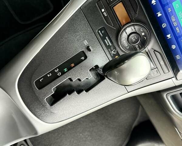 Сірий Тойота Ауріс, об'ємом двигуна 1.6 л та пробігом 89 тис. км за 9999 $, фото 39 на Automoto.ua