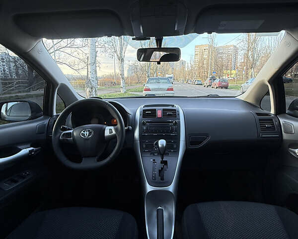 Серый Тойота Аурис, объемом двигателя 1.6 л и пробегом 97 тыс. км за 11200 $, фото 13 на Automoto.ua