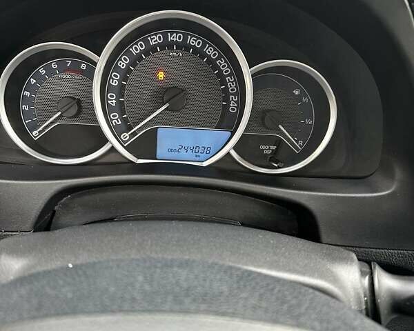 Серый Тойота Аурис, объемом двигателя 1.6 л и пробегом 243 тыс. км за 10600 $, фото 21 на Automoto.ua