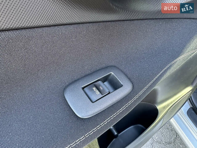 Сірий Тойота Ауріс, об'ємом двигуна 1.6 л та пробігом 190 тис. км за 9999 $, фото 31 на Automoto.ua