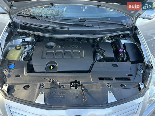 Сірий Тойота Ауріс, об'ємом двигуна 1.6 л та пробігом 190 тис. км за 9999 $, фото 45 на Automoto.ua