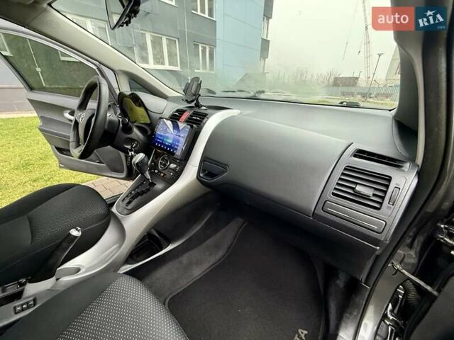 Сірий Тойота Ауріс, об'ємом двигуна 1.6 л та пробігом 89 тис. км за 9999 $, фото 49 на Automoto.ua