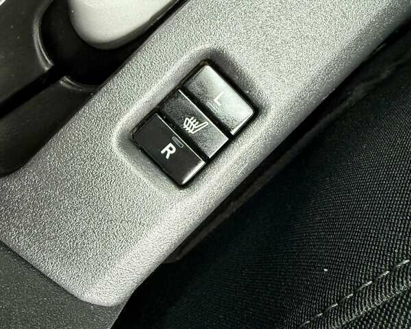 Сірий Тойота Ауріс, об'ємом двигуна 1.6 л та пробігом 89 тис. км за 9999 $, фото 40 на Automoto.ua