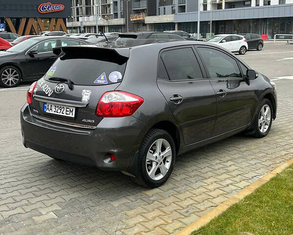 Сірий Тойота Ауріс, об'ємом двигуна 1.6 л та пробігом 244 тис. км за 10200 $, фото 3 на Automoto.ua