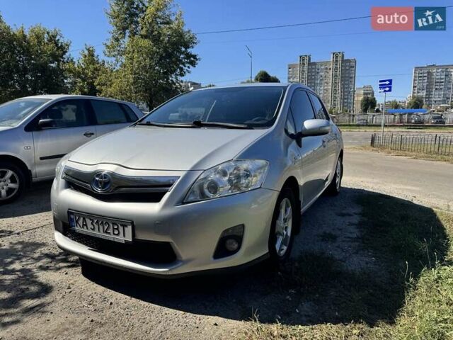 Серый Тойота Аурис, объемом двигателя 1.8 л и пробегом 223 тыс. км за 10000 $, фото 1 на Automoto.ua