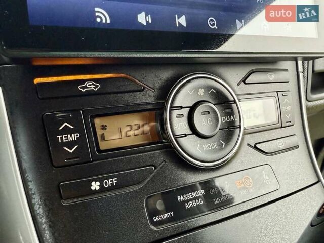 Сірий Тойота Ауріс, об'ємом двигуна 1.6 л та пробігом 89 тис. км за 9999 $, фото 44 на Automoto.ua