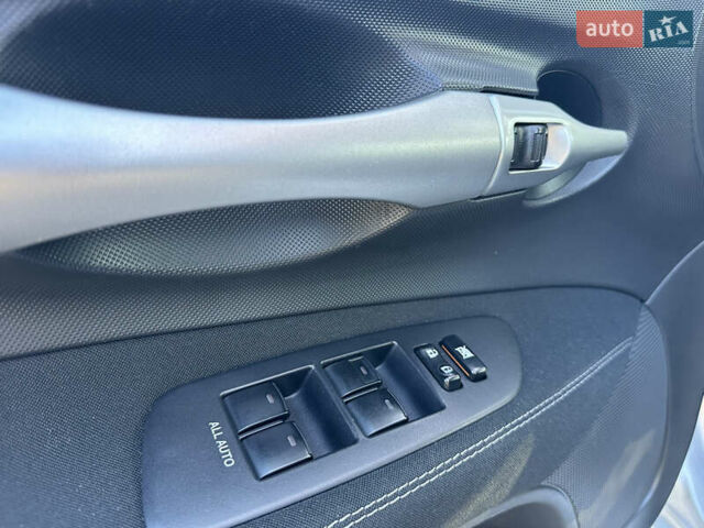 Сірий Тойота Ауріс, об'ємом двигуна 1.6 л та пробігом 190 тис. км за 9999 $, фото 26 на Automoto.ua