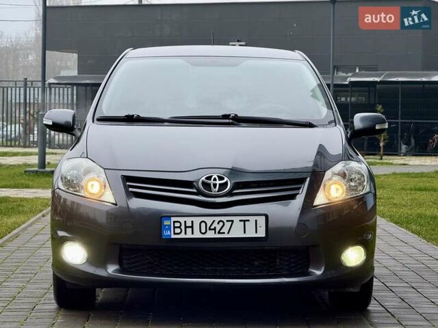 Сірий Тойота Ауріс, об'ємом двигуна 1.6 л та пробігом 89 тис. км за 9999 $, фото 3 на Automoto.ua