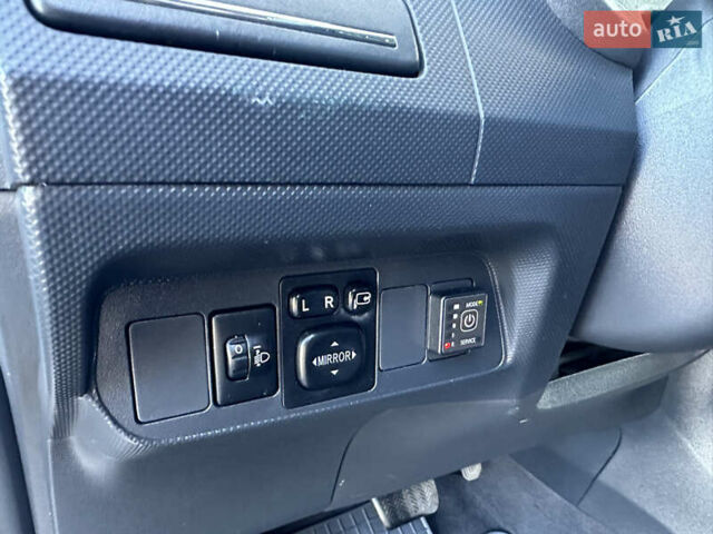 Сірий Тойота Ауріс, об'ємом двигуна 1.6 л та пробігом 190 тис. км за 9999 $, фото 27 на Automoto.ua