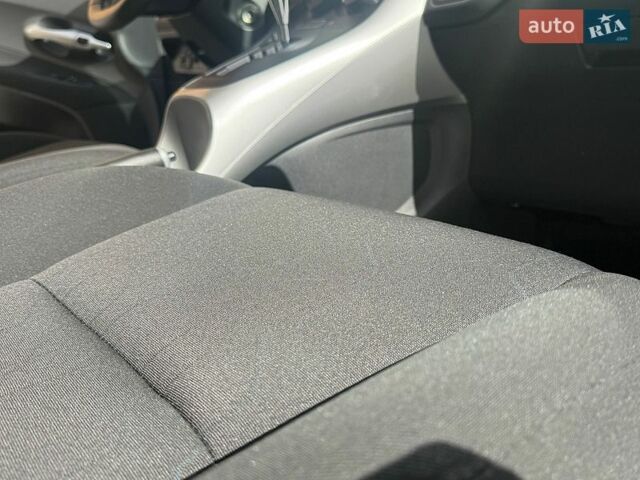Сірий Тойота Ауріс, об'ємом двигуна 1.6 л та пробігом 26 тис. км за 13450 $, фото 65 на Automoto.ua