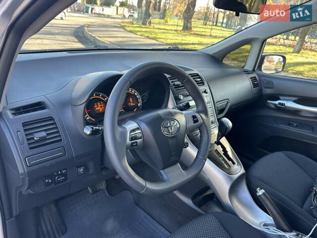 Сірий Тойота Ауріс, об'ємом двигуна 1.6 л та пробігом 190 тис. км за 9999 $, фото 28 на Automoto.ua