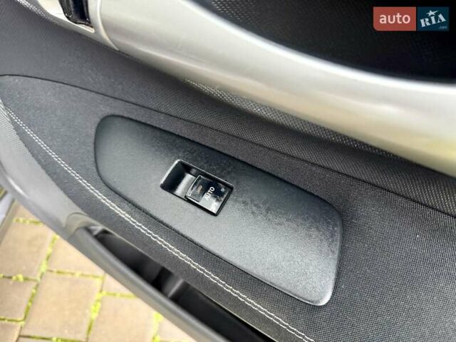 Сірий Тойота Ауріс, об'ємом двигуна 1.6 л та пробігом 89 тис. км за 9999 $, фото 45 на Automoto.ua