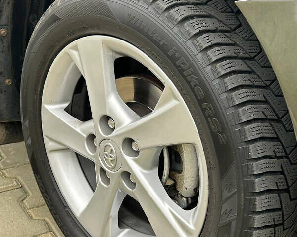 Сірий Тойота Ауріс, об'ємом двигуна 1.6 л та пробігом 244 тис. км за 10200 $, фото 5 на Automoto.ua