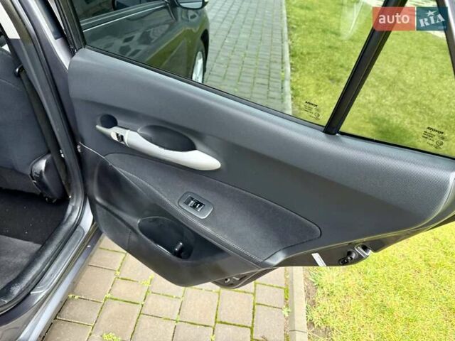 Сірий Тойота Ауріс, об'ємом двигуна 1.6 л та пробігом 89 тис. км за 9999 $, фото 60 на Automoto.ua