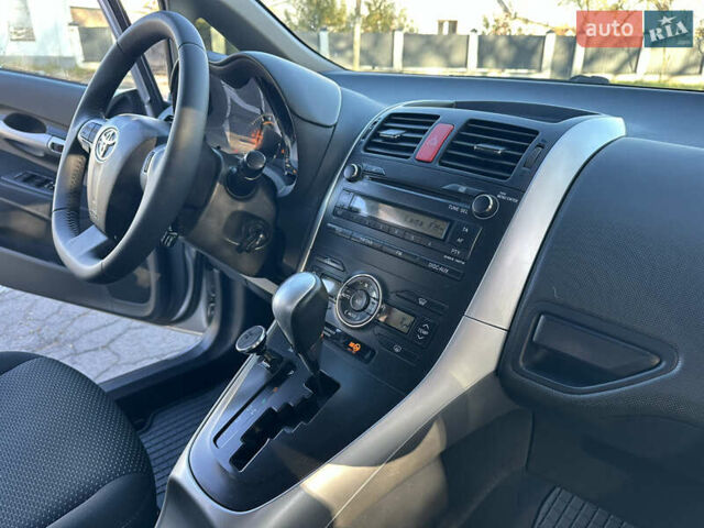 Сірий Тойота Ауріс, об'ємом двигуна 1.6 л та пробігом 190 тис. км за 9999 $, фото 38 на Automoto.ua