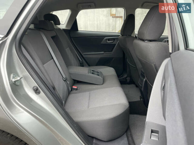 Серый Тойота Аурис, объемом двигателя 2 л и пробегом 171 тыс. км за 8990 $, фото 13 на Automoto.ua