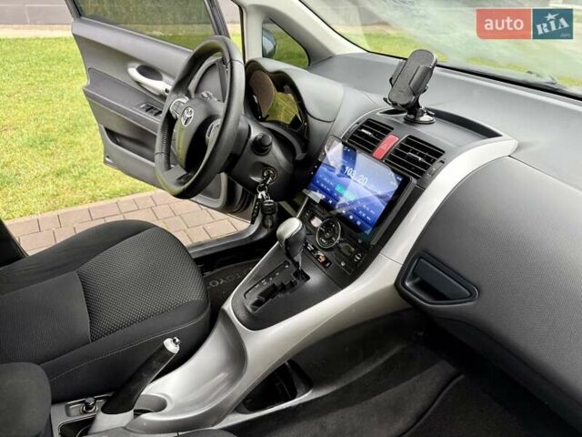 Сірий Тойота Ауріс, об'ємом двигуна 1.6 л та пробігом 89 тис. км за 9999 $, фото 48 на Automoto.ua