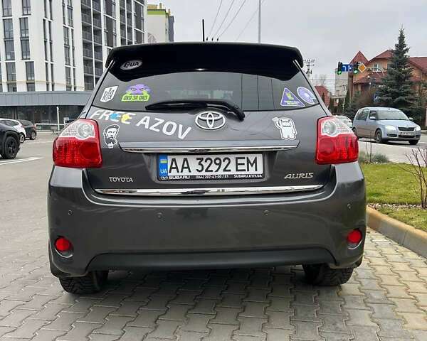 Сірий Тойота Ауріс, об'ємом двигуна 1.6 л та пробігом 244 тис. км за 10200 $, фото 2 на Automoto.ua