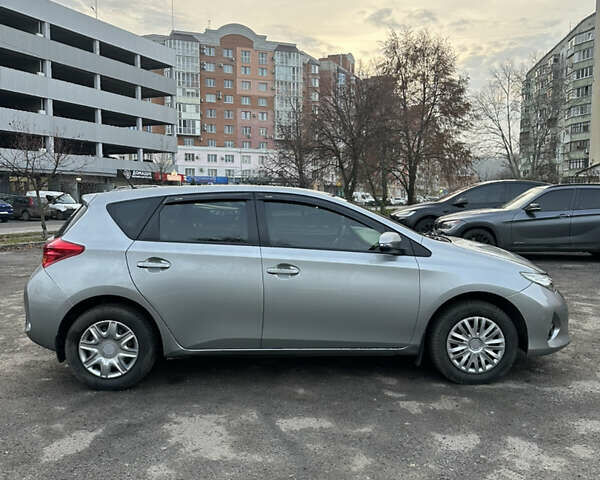 Сірий Тойота Ауріс, об'ємом двигуна 1.33 л та пробігом 202 тис. км за 8900 $, фото 3 на Automoto.ua