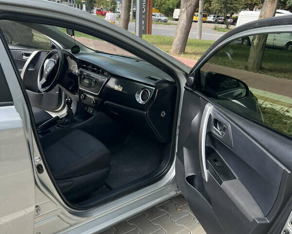 Серый Тойота Аурис, объемом двигателя 1.3 л и пробегом 149 тыс. км за 8900 $, фото 15 на Automoto.ua