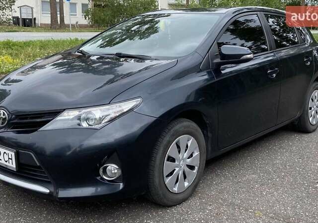 Серый Тойота Аурис, объемом двигателя 1.4 л и пробегом 179 тыс. км за 9700 $, фото 2 на Automoto.ua