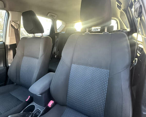 Сірий Тойота Ауріс, об'ємом двигуна 1.33 л та пробігом 202 тис. км за 8900 $, фото 13 на Automoto.ua