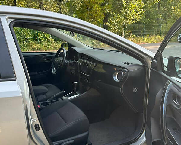 Серый Тойота Аурис, объемом двигателя 1.6 л и пробегом 197 тыс. км за 11800 $, фото 11 на Automoto.ua