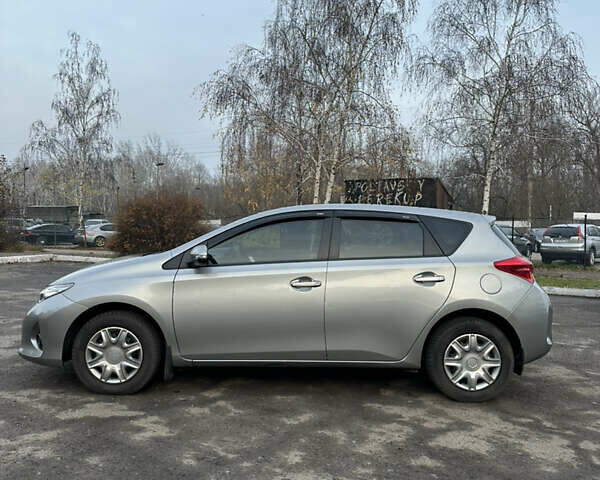 Сірий Тойота Ауріс, об'ємом двигуна 1.33 л та пробігом 202 тис. км за 8900 $, фото 4 на Automoto.ua