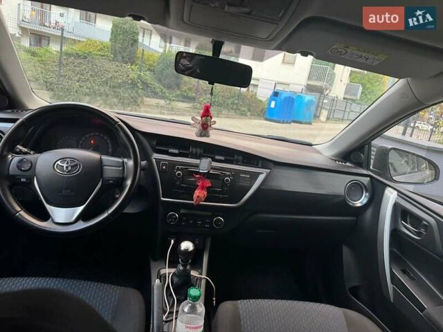 Тойота Аурис 2013 в Львове на Automoto.ua Серый Тойота Аурис, объемом двигателя 1.33 л и пробегом 119 тыс. км за 9800 $, фото 2 на Automoto.ua