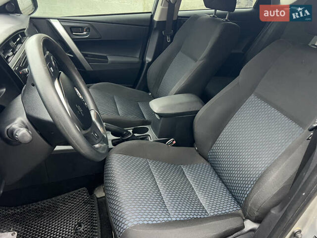 Серый Тойота Аурис, объемом двигателя 1.3 л и пробегом 149 тыс. км за 8900 $, фото 4 на Automoto.ua